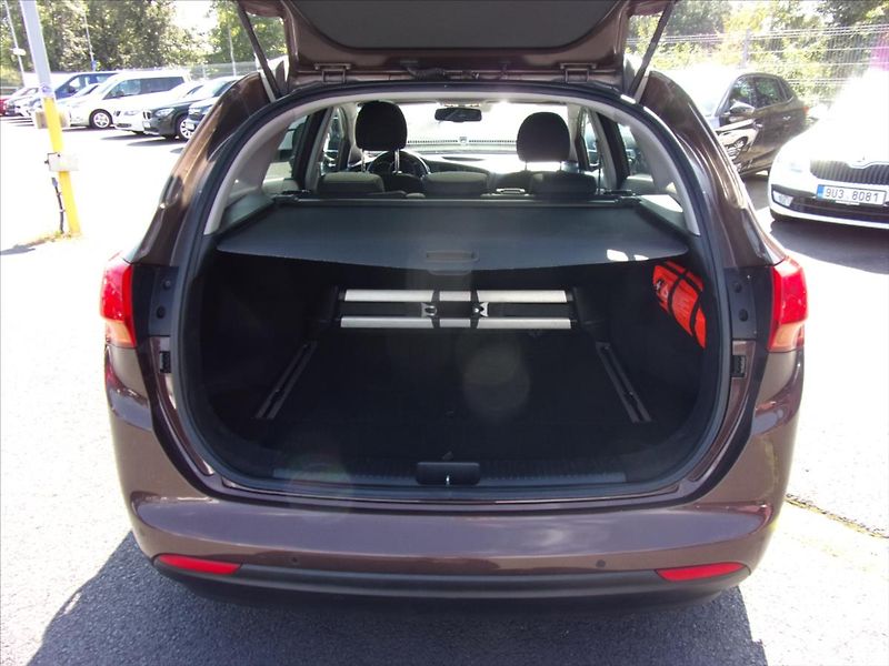 Kia Ceed 1,6 CRDi Exclusive SW - fotka 13 z 28