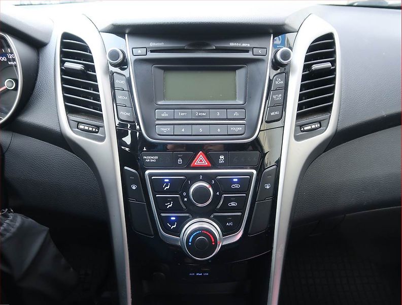 Hyundai i30 (2014) 1.6 CRDi, Tempomat - fotka 12 z 14