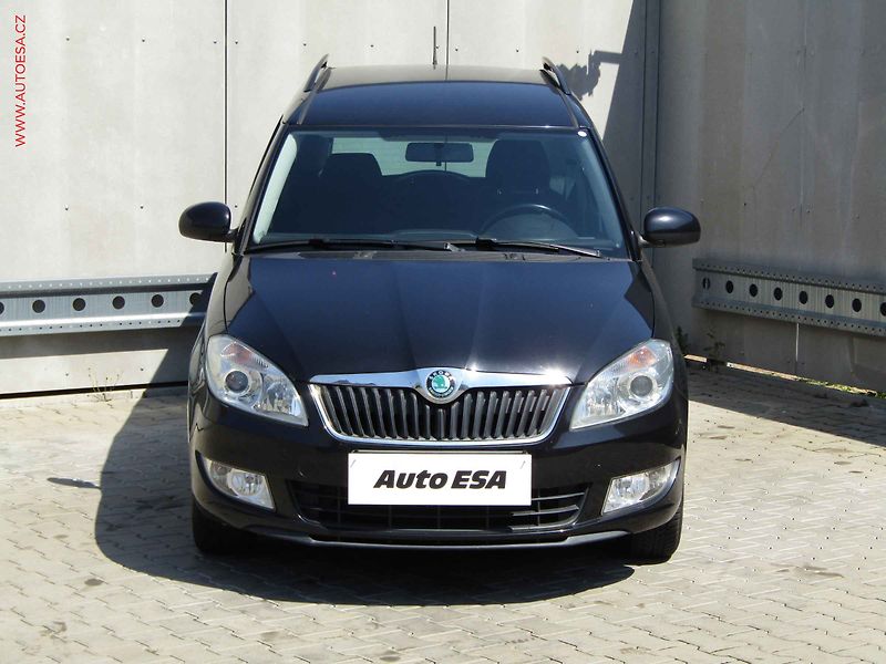 Škoda Roomster (2012) 1.2 TSi, AC, výhřev sed - fotka 2 z 16