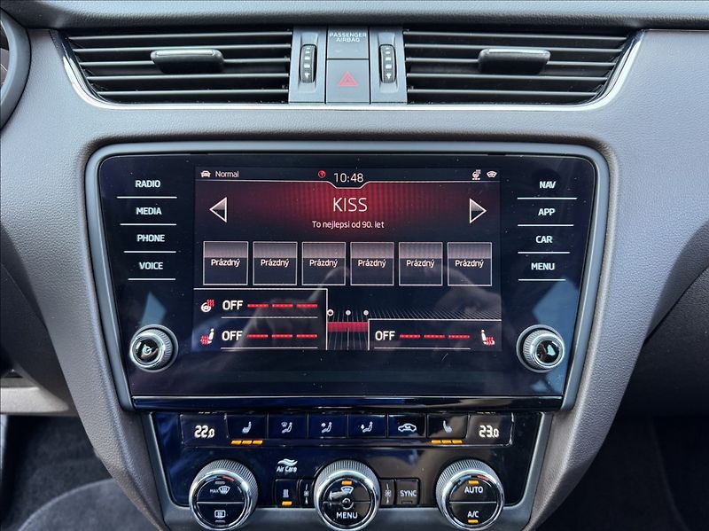 Škoda Octavia 2,0 TSI 140kW DSG L&K 4x4 DPH - fotka 33 z 50