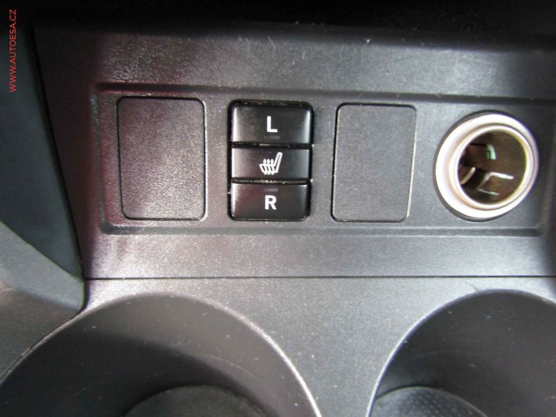 Toyota RAV4 (2007) 2.2. D-CAT 4x4, AC, kůže - fotka 17 z 23