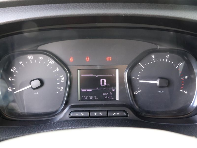 Toyota ProAce Verso 2,0 D-4D 90kW L2 6-míst CZ DPH - fotka 16 z 36