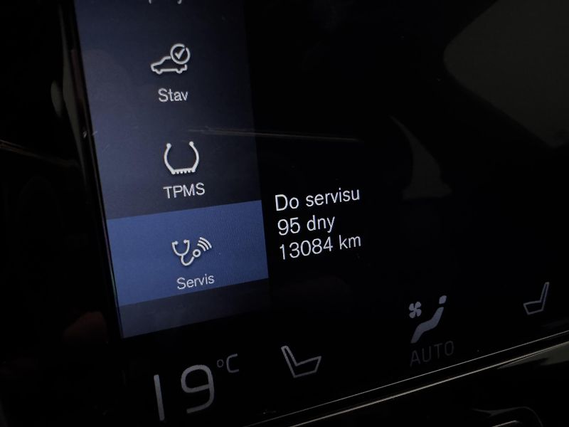 Volvo S90 T6 AWD MOMENTUM AUT 1.maj - fotka 51 z 53