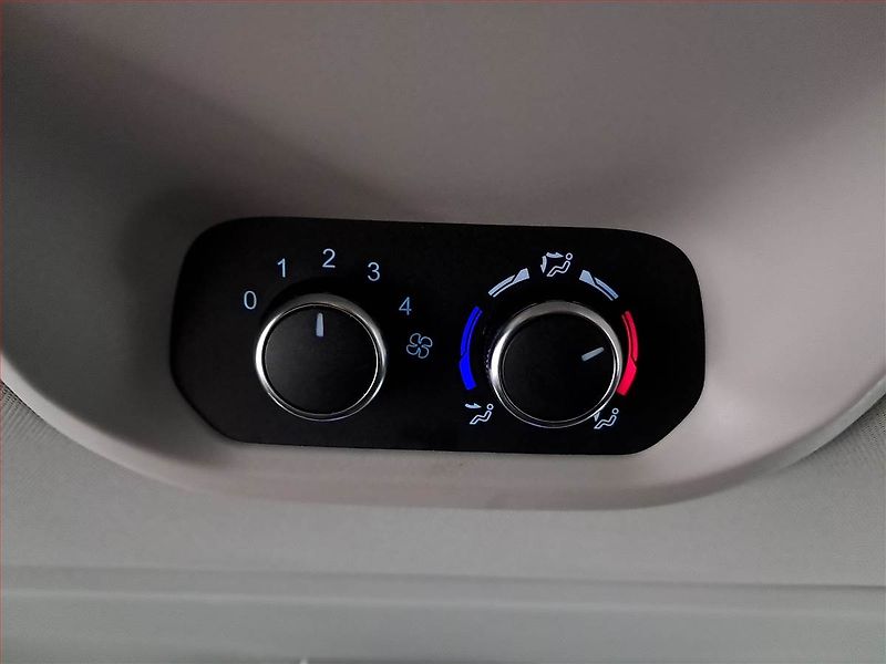 Ford Tourneo Custom (2022) Titanium 2.0 EcoBlue mHEV, ČR - fotka 17 z 21