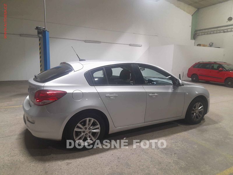 Chevrolet Cruze (2013) 1.4I, navi, autoAC - fotka 2 z 3