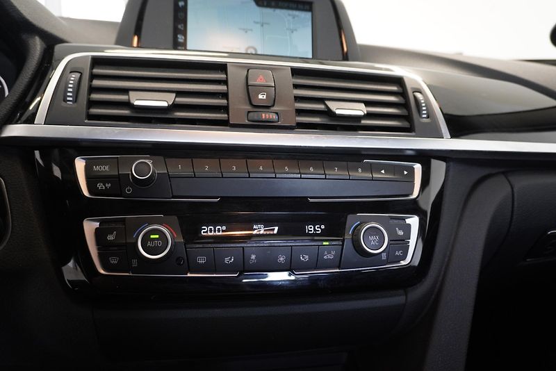 BMW Řada 3 320i 135kW AUTOMAT - fotka 15 z 27