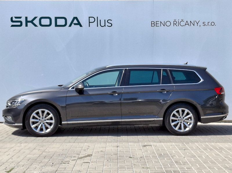 Volkswagen Passat (2023) Variant Elegance DSG 1,5TSi 11 - fotka 3 z 33