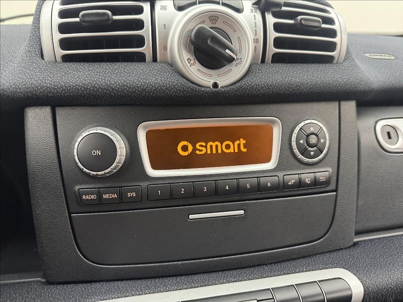 Smart Fortwo 1,0 AUTOMAT DPH NOVÁ STK ČR - fotka 11 z 28