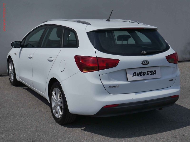 Kia Ceed (2014) 1.6 CRDI, ČR, AC, temp - fotka 6 z 15