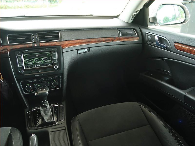 Škoda Superb (2010) 2.0 TDI, Automat, Navi, Xenony - fotka 8 z 15