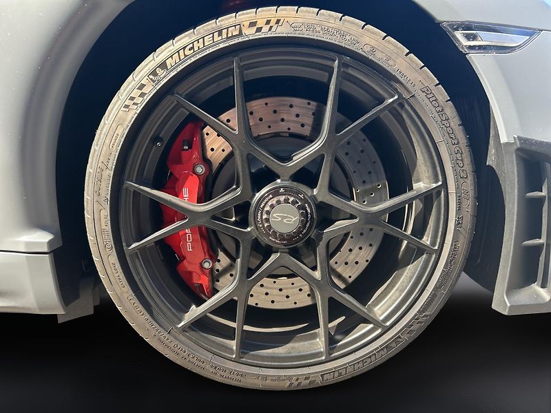 Porsche Cayman 718 GT4 RS - fotka 14 z 30