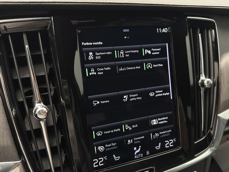 Volvo V90 CC D4 AWD PRO AUT - fotka 36 z 52