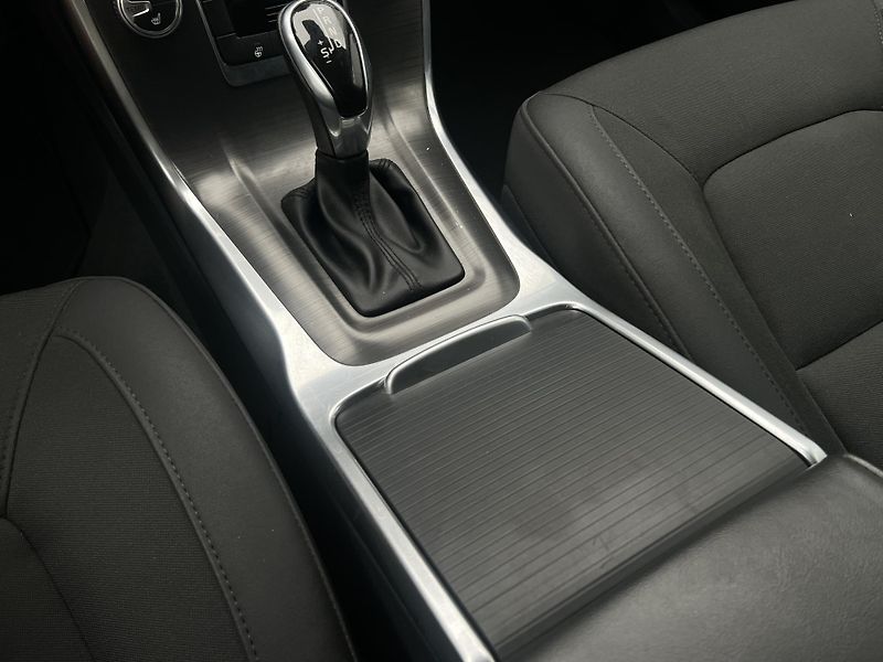 Volvo XC70 D4 AWD MOMENTUM AUT - fotka 24 z 44