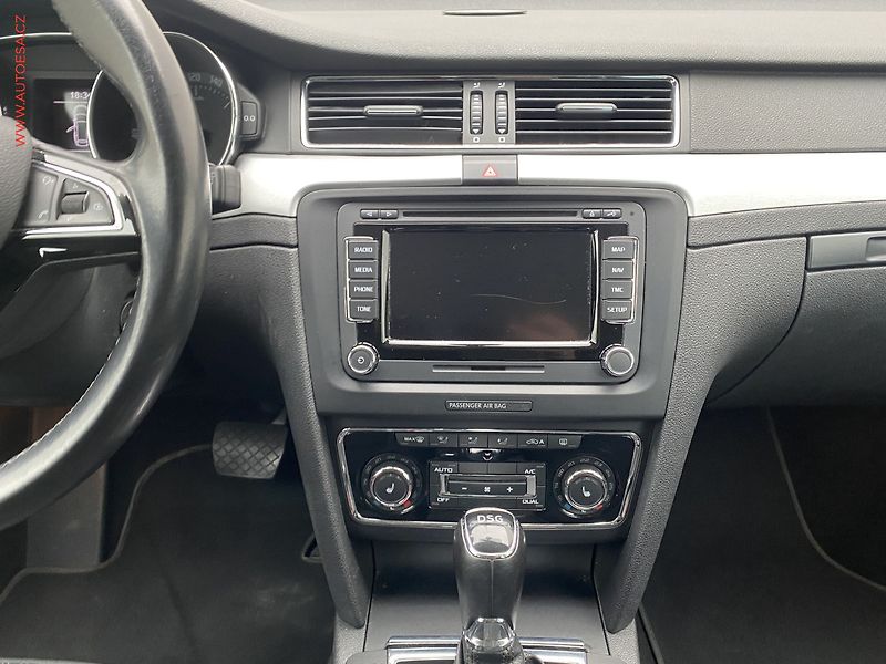Škoda Superb (2015) 2.0 TDi, Ambition, DSG, navi - fotka 12 z 19