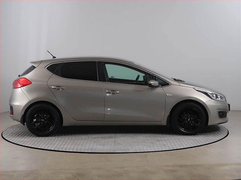 Kia Ceed (2016) 1.4 CVVT, Tempomat - fotka 6 z 15