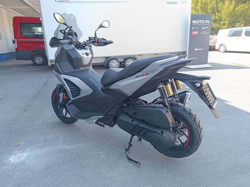 Aprilia (2026) SR GT 400 Boulder Grey - fotka 5 z 11