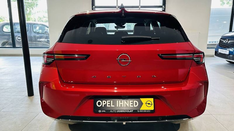 Opel Astra Elegance HB 1.2 TURBO 96kW/130 - fotka 5 z 29