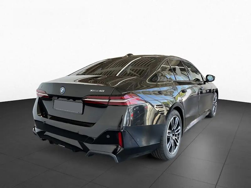 BMW i5 xDrive40 M-Sport Park/Driv Pro - fotka 4 z 10
