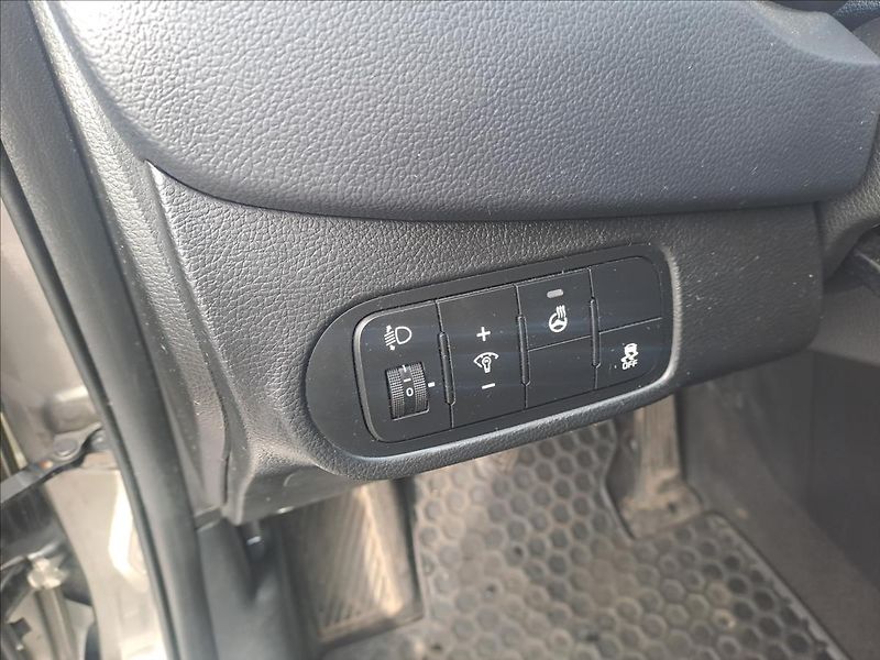 Kia Carens 1,7 CRDi SERVISKA,KOUPENO V CZ - fotka 11 z 16
