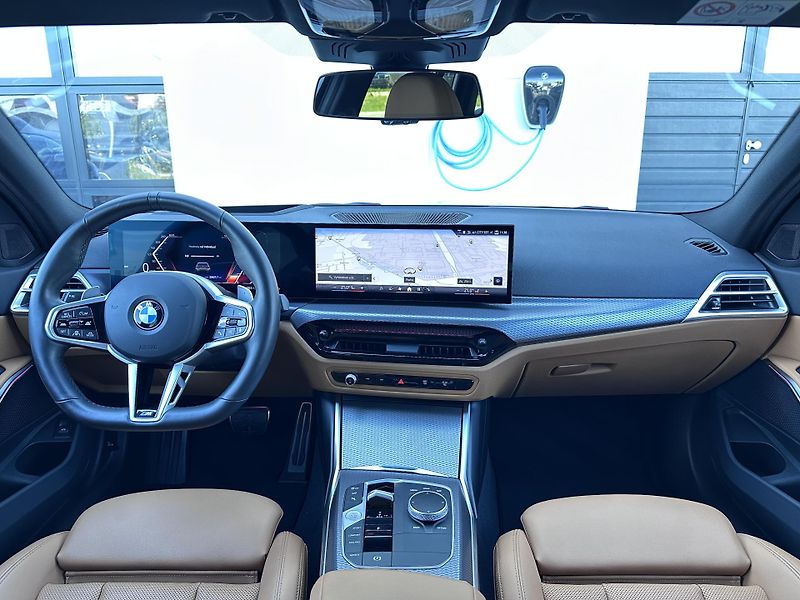 BMW Řada 3 320d xDrive M-Sport Touring - fotka 8 z 31