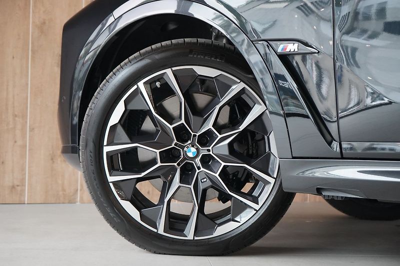 BMW X7 M60i xDrive, Masáž, Skylounge - fotka 14 z 50