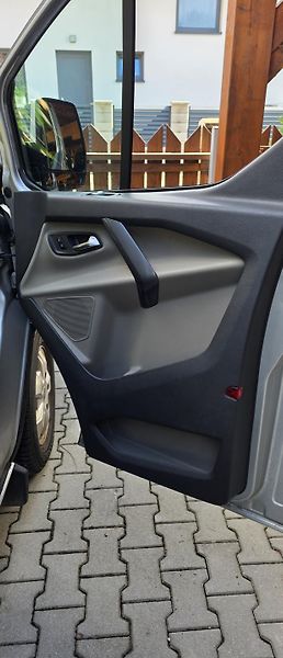 Ford Tourneo Custom (2016) - fotka 8 z 11