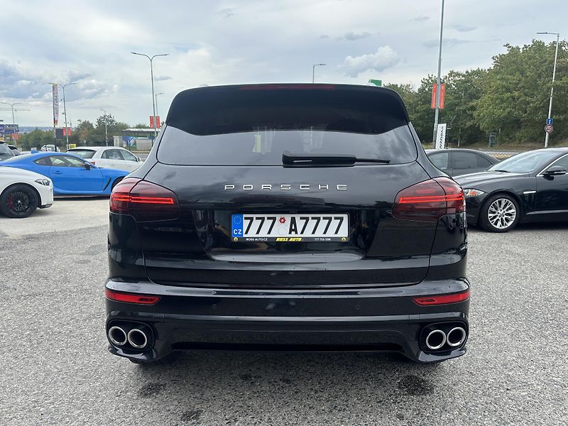 Porsche Cayenne (2016) Porsche Cayenne 2016 - fotka 7 z 19