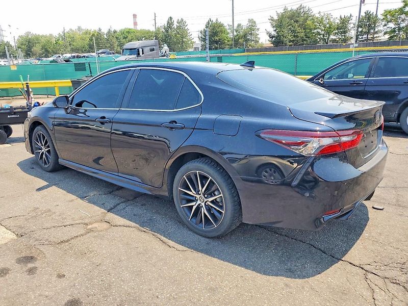 Toyota Camry (2024) SE - fotka 4 z 11