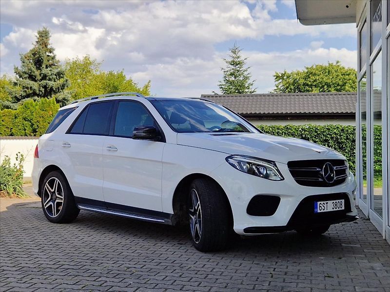 Mercedes-Benz GLE 3,0 i AMG 270kW 4MATIC PANORAM - fotka 8 z 50