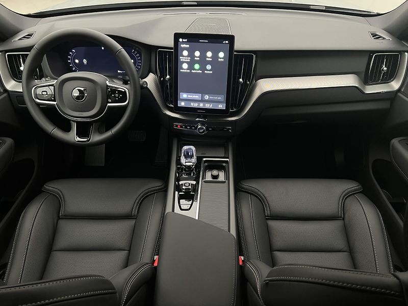 Volvo XC60 (2026) B5 AWD BLACK EDITION PLUS AUT - fotka 2 z 47