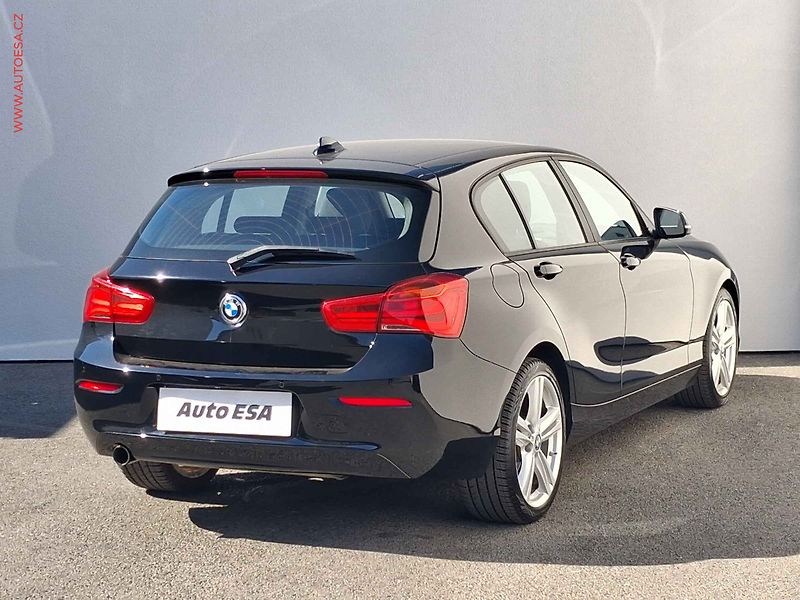 BMW Řada 1 (2018) 1.5i 118i, LED, navi, +ALU - fotka 4 z 21