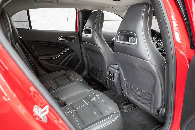 Mercedes-Benz GLA 220d 4MATIC*HARMAN*KAMERA*ČR 1 - fotka 13 z 41