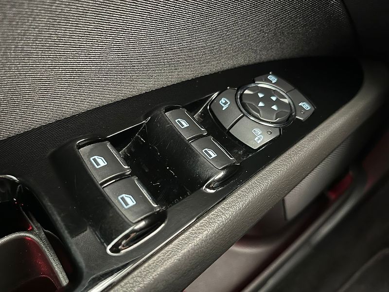 Ford Mondeo 2.0 TDCi Titanium manuál Cebia - fotka 28 z 49