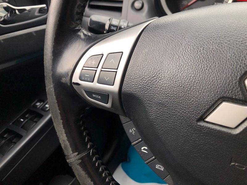Mitsubishi Lancer (2008) 2.0 DI-D - fotka 21 z 30