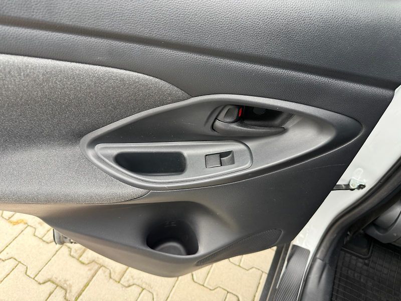 Toyota Yaris Cross 1.5 HSD e-CVT Style Tech FWD - fotka 22 z 26