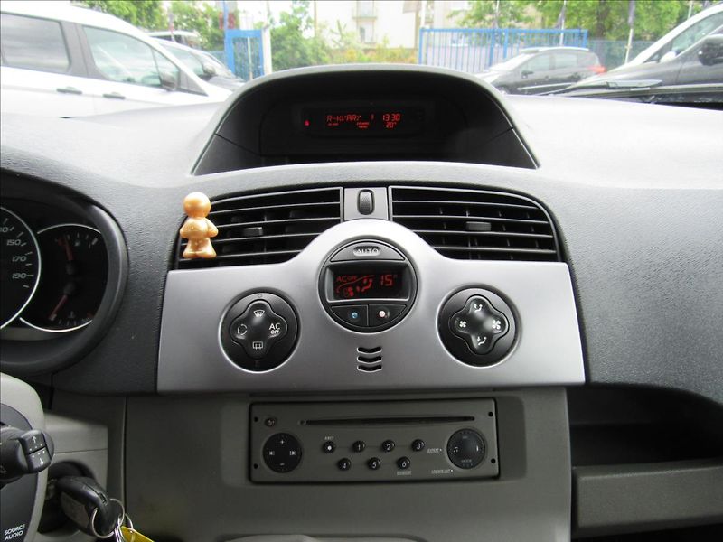 Renault Kangoo 1,5 DCi 63KW 5míst - fotka 15 z 29