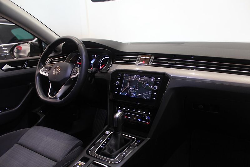 Volkswagen Passat (2021) 2.0TDI DSG Model 2022 - fotka 25 z 35