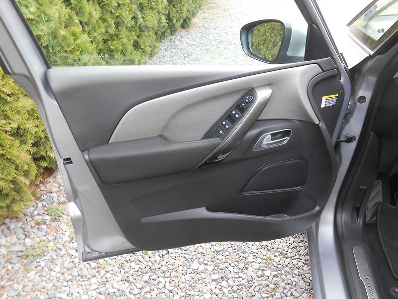 Citroën SpaceTourer 1.6HDi,NAVI, Tažné, Automat!! - fotka 43 z 45