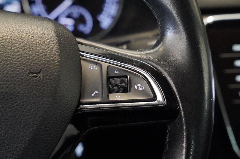Škoda Superb - fotka 17 z 29