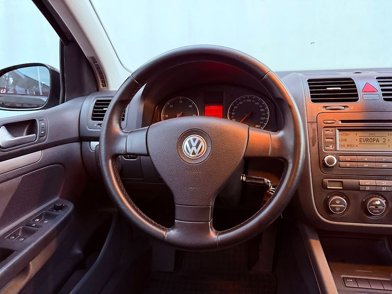 Volkswagen Golf 2.0 TDi, ČR - fotka 15 z 20