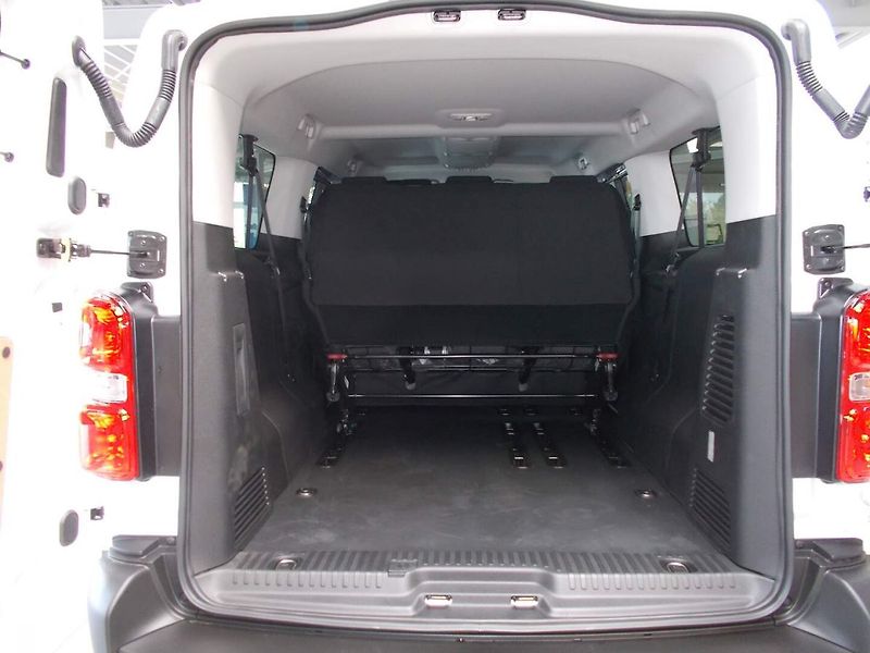 Opel Vivaro (2026) L2 (L) Combi 2.2 CDTi (132kW/1 - fotka 13 z 30
