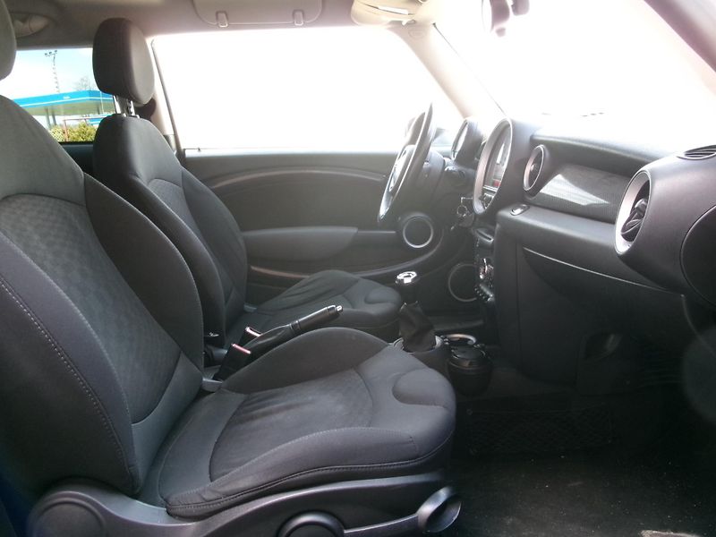 Mini Cooper S (2011) 1,6i AC TEMP ALU 135kW - fotka 27 z 28
