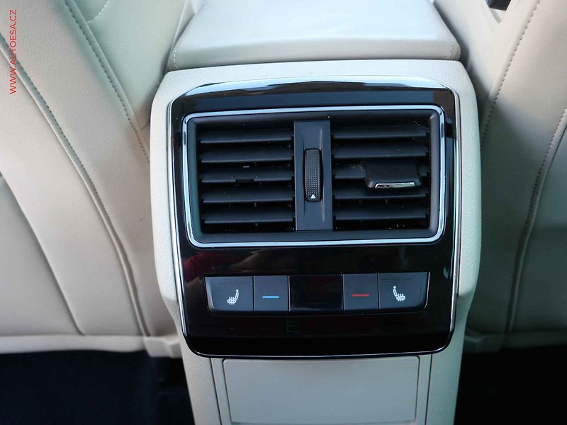 Škoda Superb (2015) 2.0 TSi 4x4, 2.maj,ČR, L&K - fotka 31 z 35
