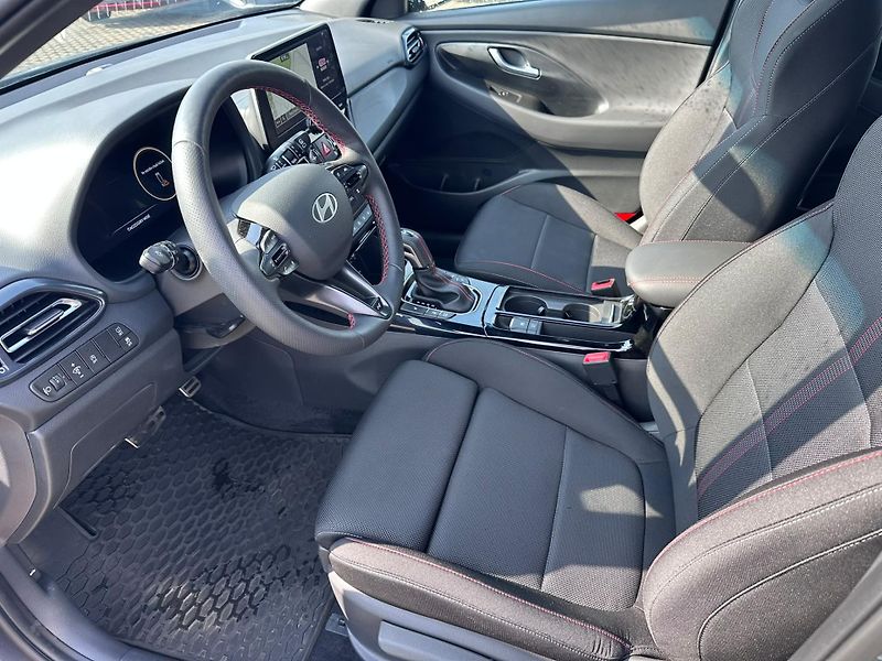 Hyundai i30 1,5 T-GDI DCT MHEV 103kW - fotka 9 z 17