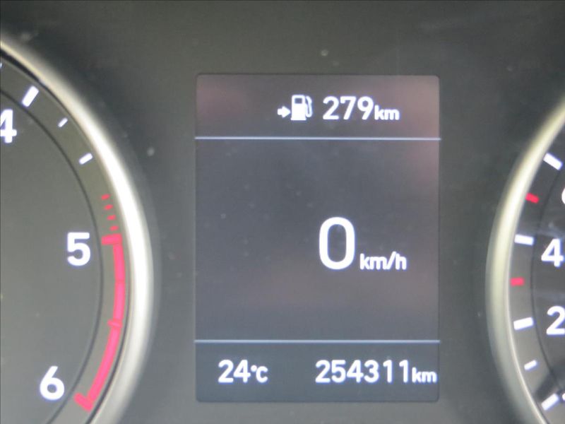 Hyundai i30 1,6 CRDi 85kW Komfort ČR DPH - fotka 21 z 23