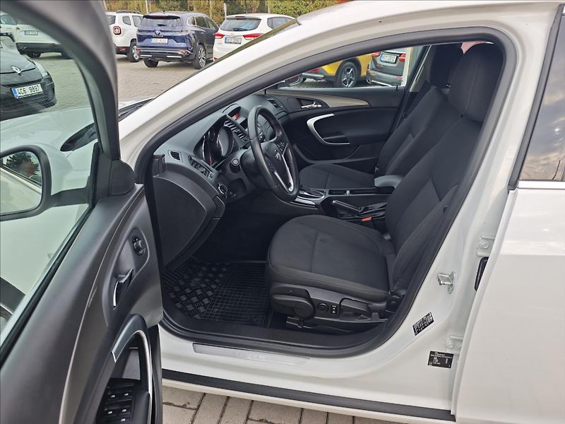 Opel Insignia 2,0 CDTi automat  Edition - fotka 10 z 24