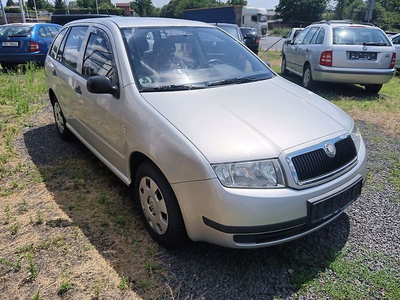 Škoda Fabia 1.2 HTP Classic Combi - fotka 7 z 21