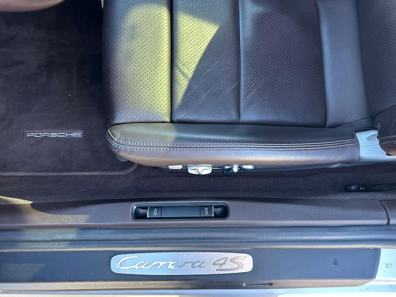 Porsche 911 4S - fotka 24 z 30