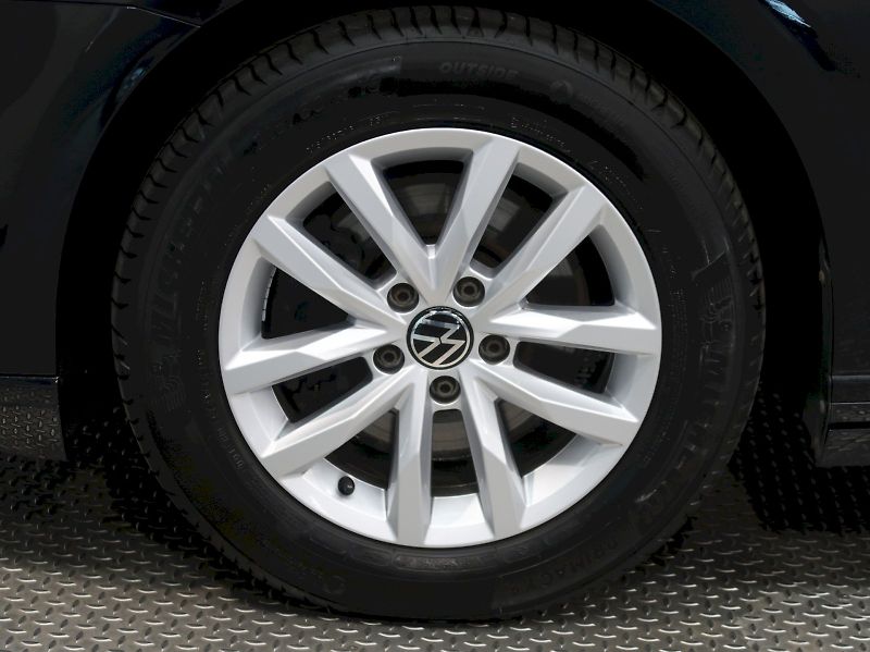 Volkswagen Passat (2022) BUSINESS PREMIUM 2.0TDI 110KW - fotka 12 z 38