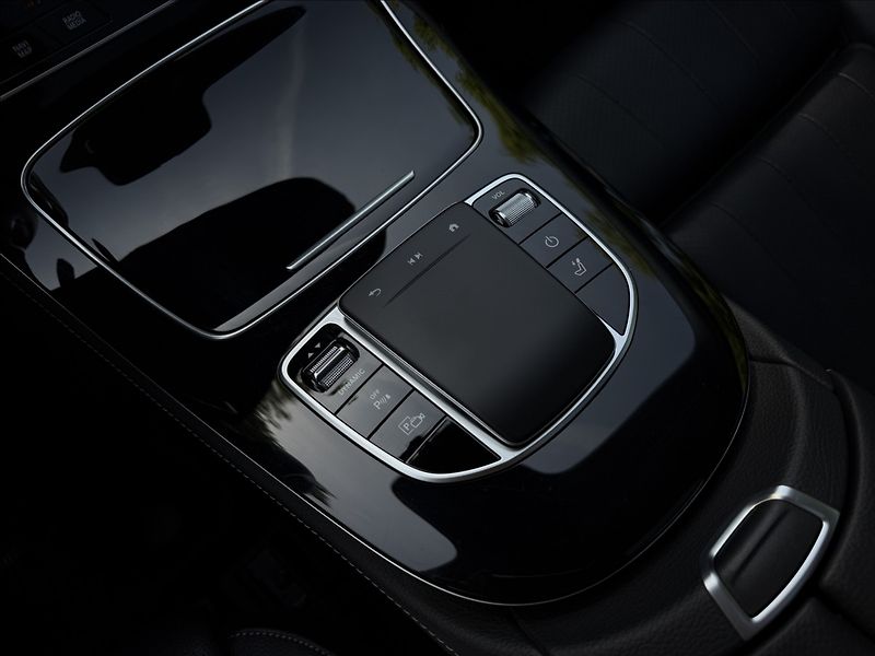 Mercedes-Benz Třídy E 300de 4Matic - fotka 18 z 34